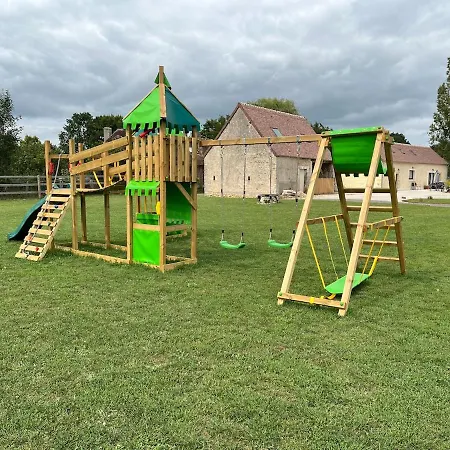 Holiday home Gite 4 De L Etre Aux Rues