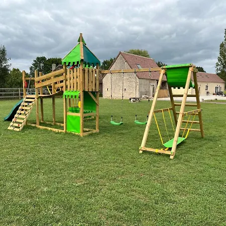 Holiday home Gite 4 De L Etre Aux Rues